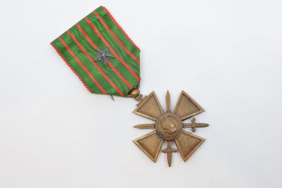 null [ WW1 ] [ Médaille ]



Croix de guerre en bronze 1914-1918, avec son ruban...