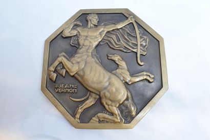 null [ ARTHUS BERTRAND ]

Médaille en bronze représentant Centaure, signée de Jean...