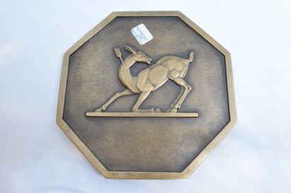 null [ ARTHUS BERTRAND ]

Médaille en bronze représentant Centaure, signée de Jean...