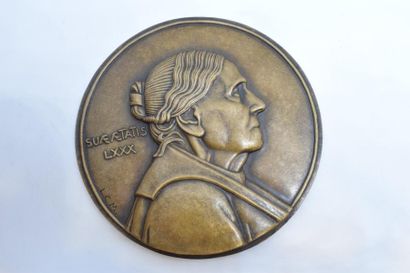 null [ ARTHUS BERTRAND ]

Médaille en bronze à patine brune représentant une vieille...