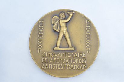 null [ ARTHUS BERTRAND ] [ Paul-Marcel Dammann ]

Médaille en bronze à patine doré...