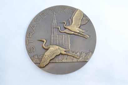 null [ RAYMOND DELAMARRE ]

Médaille en bronze (Corne d'abondance) à patine brune...
