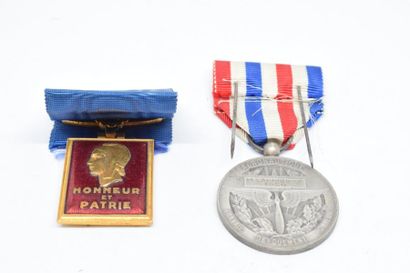 null [ WW2 ] [ Aéronautique ]

Médaille Aéronautique Travail Dévouement Honneur attribuée...
