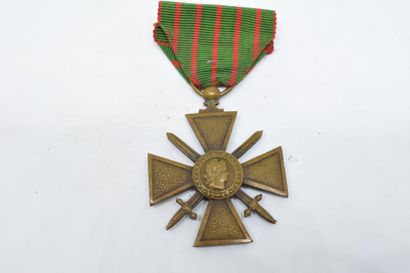 null [ WW1 ] [ Médaille ]

Croix de guerre en bronze 1914-1918, avec son ruban (sans...