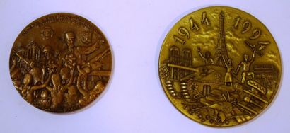 null [ WW2 ] [ 2ème DB ] [ PARIS ] 

Ensemble de deux médailles commémoratives de...