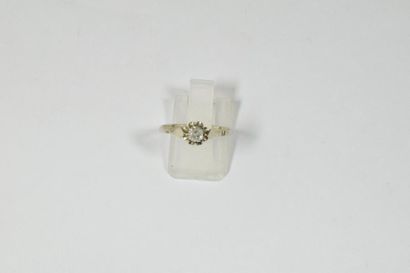 null Solitaire en or gris 18k (750) ornée diamant de 0,2 carats environ, taille ancienne.

Poids...