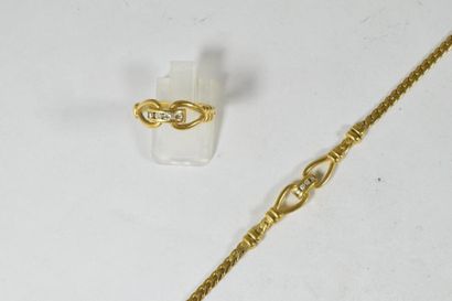 null Bracelet à maille gourmette et bague type "noeud plat" en or jaune 18k (750)...