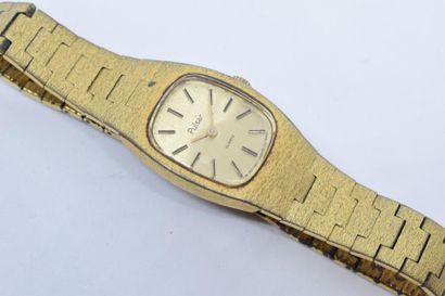 null PULSAR montre bracelet de dame en métal doré, cadran rectangulaire, index bâtons....
