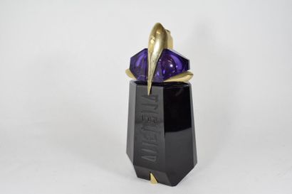 null [ Mugler ]

Alien. Flacon géant d'eau de parfum. 1250 ml, Thierry Mugler Parfums....