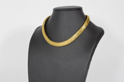 null Collier raz de cou " peau de serpent " en or jaune 18k (750). Poids : 46,7 ...