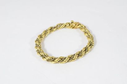 null 

Bracelet cordage en or jaune 18k (750). 

Poids : 22 g.