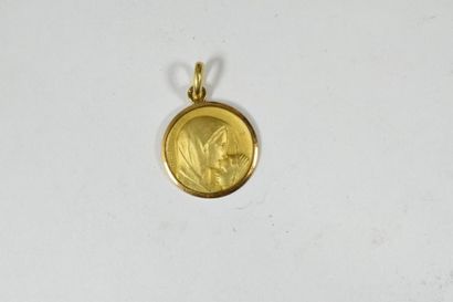 null Médaille de baptême (gravée) en or jaune 18k (750). 

Poids : 3,44 g.