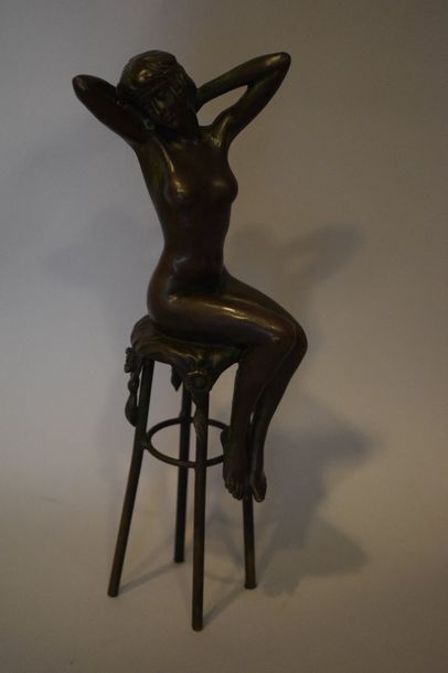 null CHIPARUS Demeter, d'après, 

femme assise sur un tabouret ou l'éveil,

bronze...