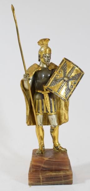 null VASARI Giuseppe (1934-2005)
Soldat romain
Bronze doré et argenté signé
Ht.:...