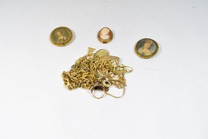 null Lot de bijoux fantaisies en métal doré comprenant camée, broches, pendentifs,...
