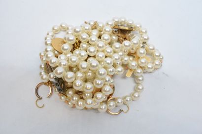 null Lot de bijoux fantaisies comprenant colliers de perles, boucles d'oreilles,...