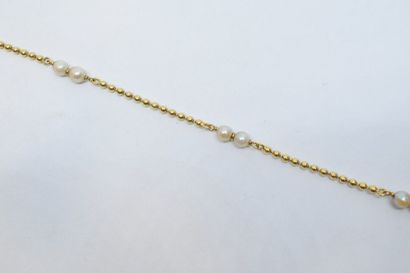 null Collier en or jaune 18k (750) alternant billes et petites perles.

Poids brut...