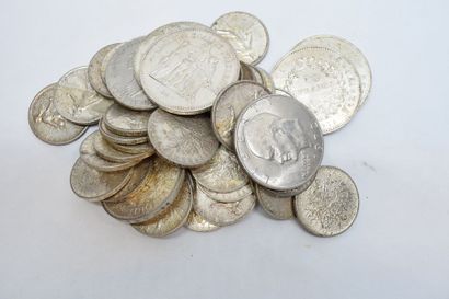 null Lot de pièces en argent comprenant : 

- 33 x 5 francs semeuse.

- 1 x 10 francs...