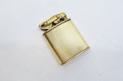 null Briquet en alliage d'or 14k (585) guilloché et métal doré. 

Ht : env 4,5 cm...