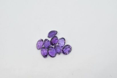 null Neuf améthystes ovales.

Poids total des pierres 24,05 ct