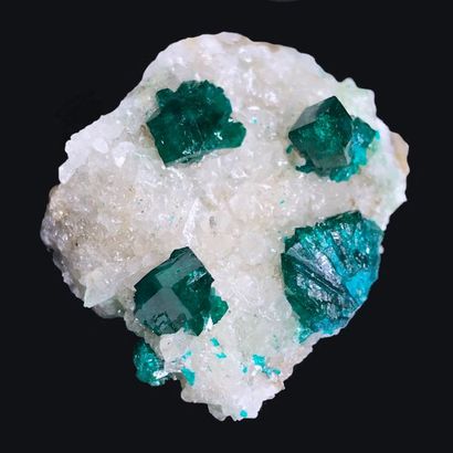 null Jolie petite dioptase sur calcite de Tsumeb, Namibie (4 cm). Fluorine (10 cm)...