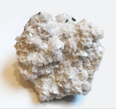 null Beau parterre de petits cristaux de dolomite blanche, d'Anduze, Gard (18 x 12...