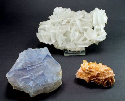 null Lot de six minéraux : deux fluorines du Balochistan (8 cm), calcite de Chine...
