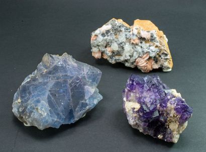 null Lot de six minéraux : deux fluorines du Balochistan (8 cm), calcite de Chine...