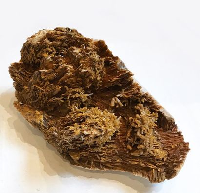 null Pyromorphite brune sur baryte des Farges, Ussel (8 cm)