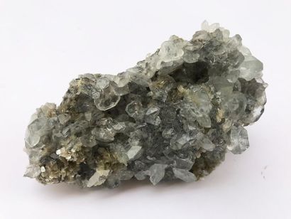 null Cinq minéraux chinois. Mt. Xuebaoding, Sichuan : association cassitérite / béryl...