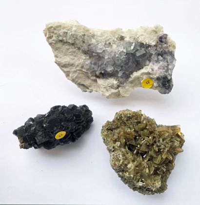 null Trois minéraux chinois : baryte miel en tablettes limpides et brillantes (10...