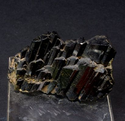null TroIs miniatures. Népal : quartz chloriteux en aiguilles (5 cm) de Ganesh Hamal...