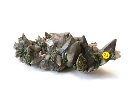 null Trois calcites : en aiguilles vertes (céladonite) de Irai, Brésil (8 cm), aujourd'hui...