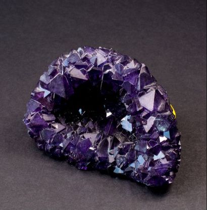 null Trois améthystes : Las Vigas, Mexique (4,5 cm) : cristaux gemmes bien formés...