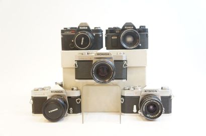 null Ensemble de cinq appareils Konica : boitier Konica Autoreflex A avec objectif...