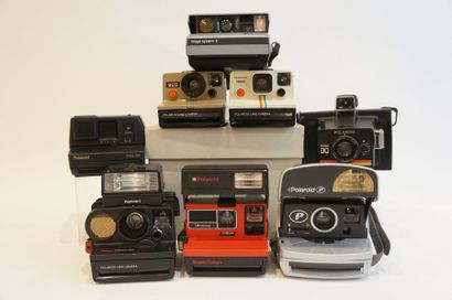 null Ensemble de huit polaroid non testés : Polaroid SuperColors, Polaroid 500 (marron),...