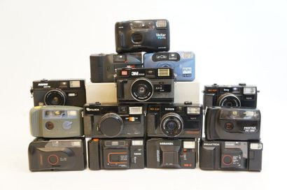 null Ensemble de 40 (QUARANTE) appareils photos de diverses marques telles que Pentax,...