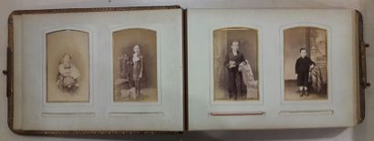 null Album fin XIXème contenant des portraits dont 4 daguérotypes et des photos ...