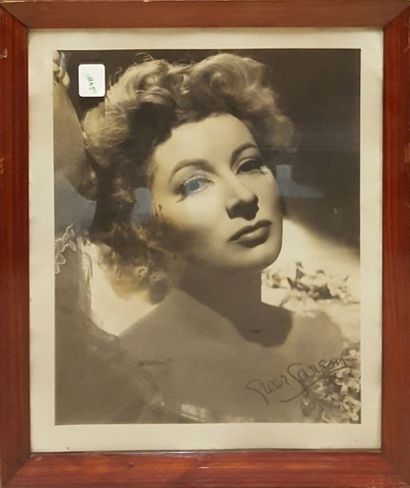 null ANONYME 

June ALLYSON Lucile BALL et Greer GARSON

Lot de trois tirages photographiques...