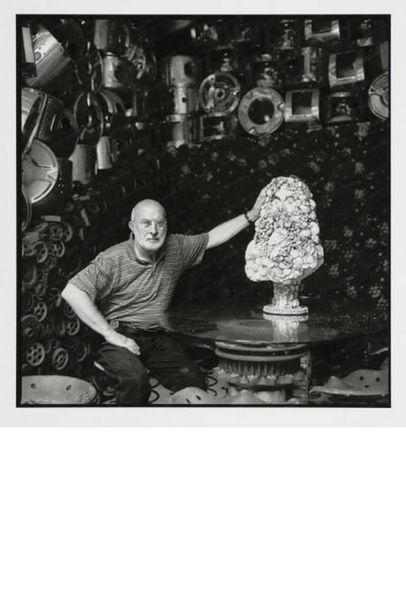 null CLAUSTRE Jean-François, né en 1949

Arman devant sa sculpture de Lénine, chez...