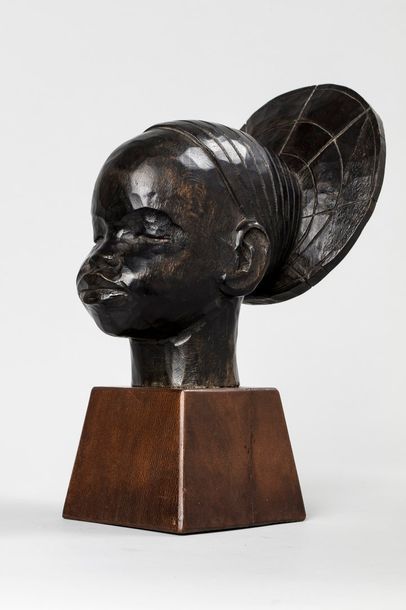 null FAVIN Roger, 1904-1990

Tête d'africaine, tribu Mangbetu du Congo

sculpture...