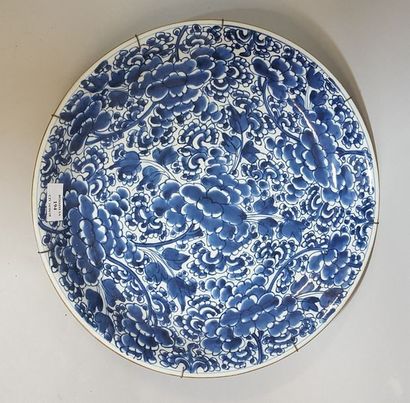 null Chine.Début XXème siècle.

Grand plat en porcelaine à décor monochrome bleu...