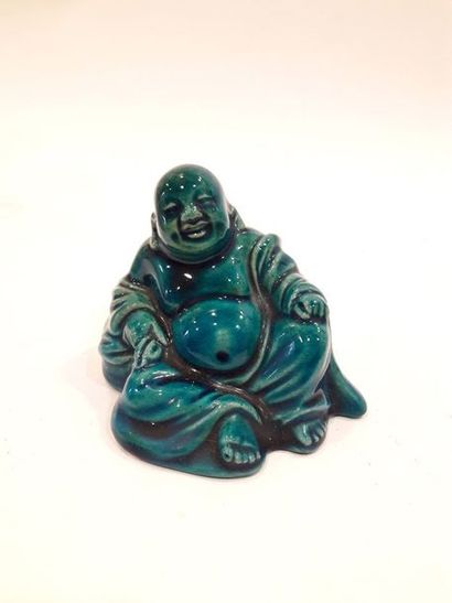 null Budaï en grès émaillé turquoise.

Chine, fin du XIXème siècle.

H. : 7,5 cm...