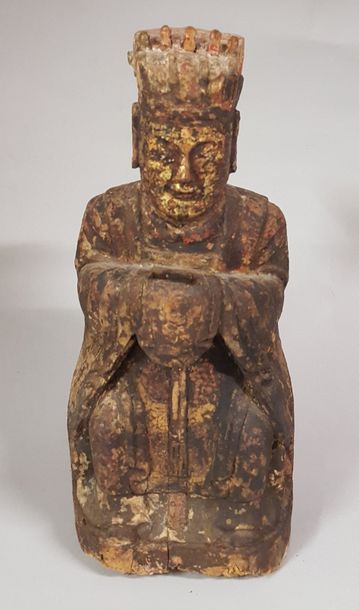 null Sujet en bois anciennement laqué et doré présentant un dieu du Tao assis, les...