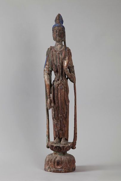 null Sujet en bois avec trace de polychromie représentant une guanyin debout sur...