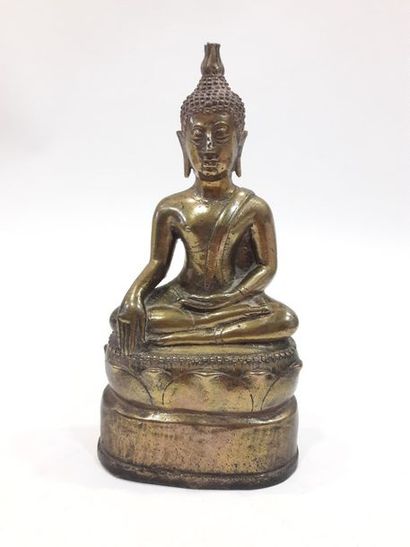 null Bouddha en bronze faisant le geste de la prise de la terre à témoin, Siam, XIXème...