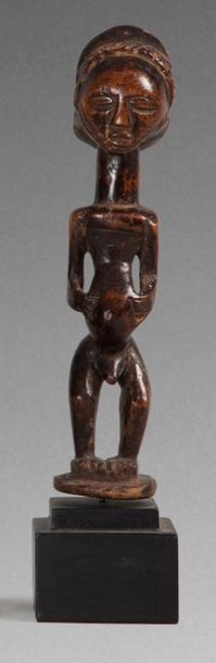 null Statue HEMBA, République Démocratique du Congo. 

Statuette masculine, les mains...