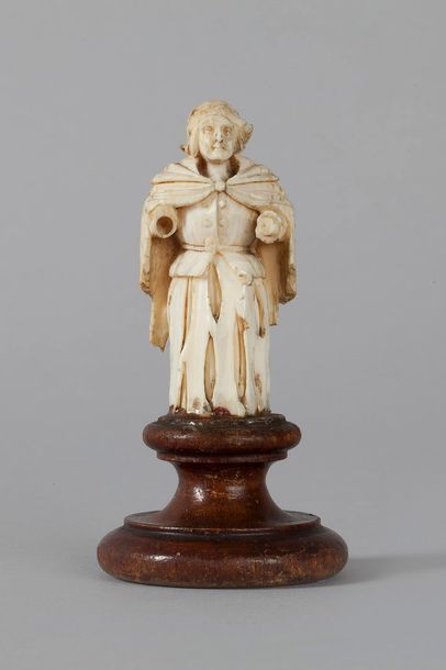 null Mendiante en ivoire sculpté en ronde-bosse. 

XVIIe siècle

Hauteur : 6 cm

(quelques...