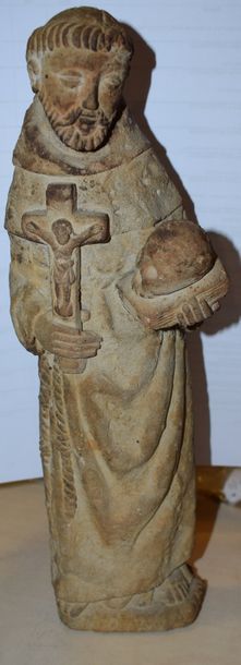 null Statuette en pierre figurant un saint homme tenant un crucifix et un crâne posé...