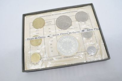 null MONNAIE DE PARIS

Coffret Fleurs de coins 1973 composé de 8 pièces.

Dans sa...